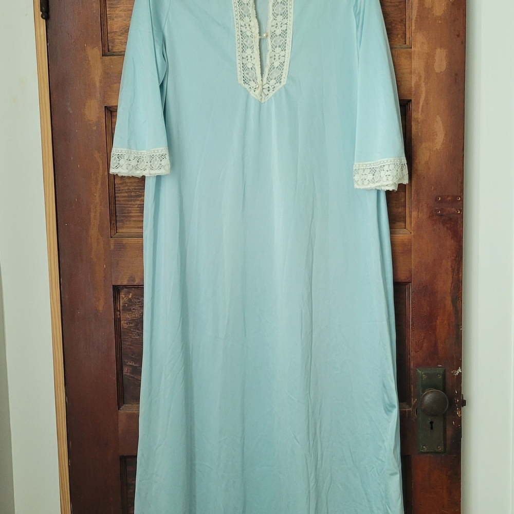 Vintage Lace Trim Nightgown